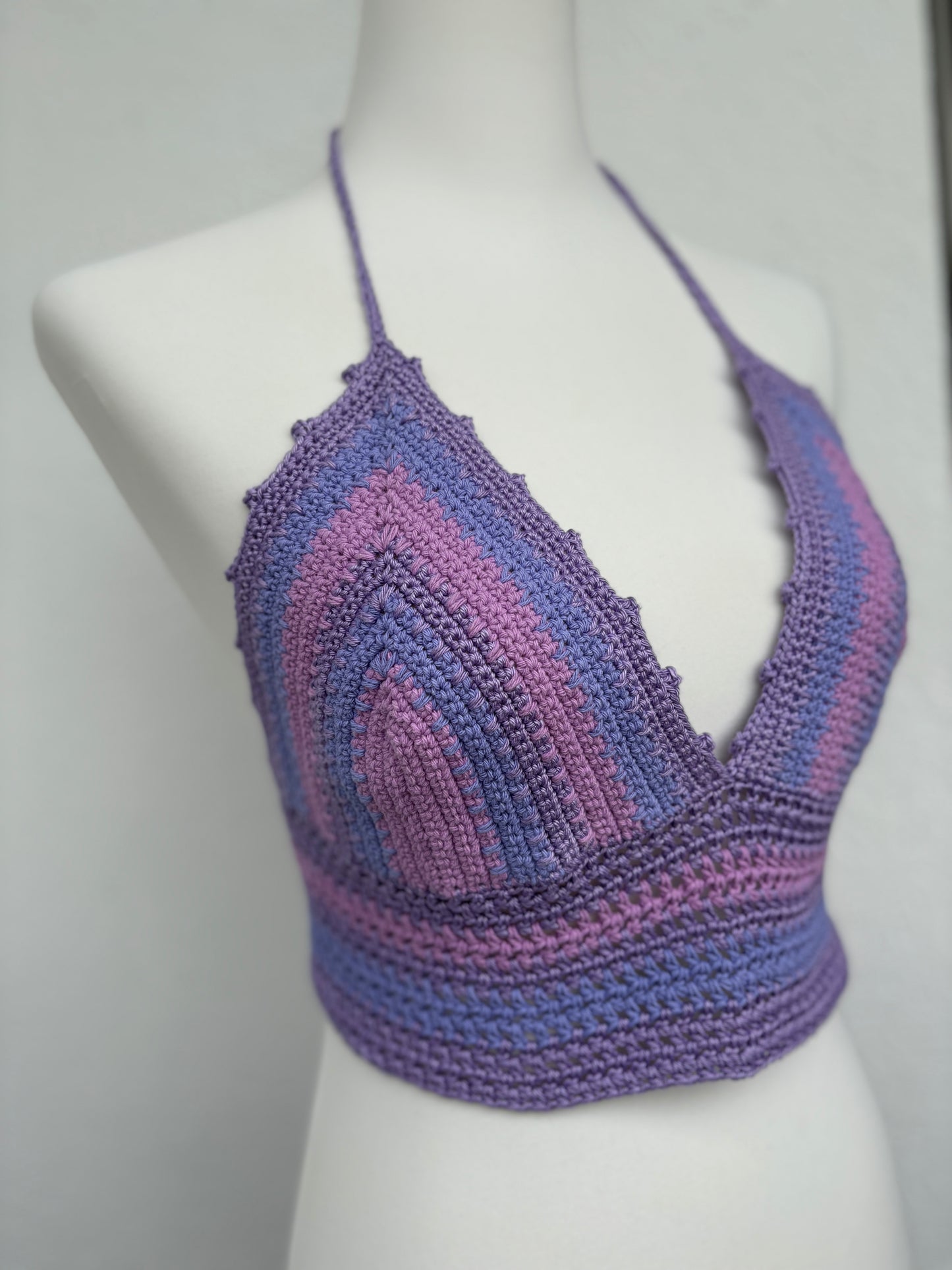 Häkel-Bralette Lila/Flieder – Feste Cups & Luftiger Netz-Body | Größe M