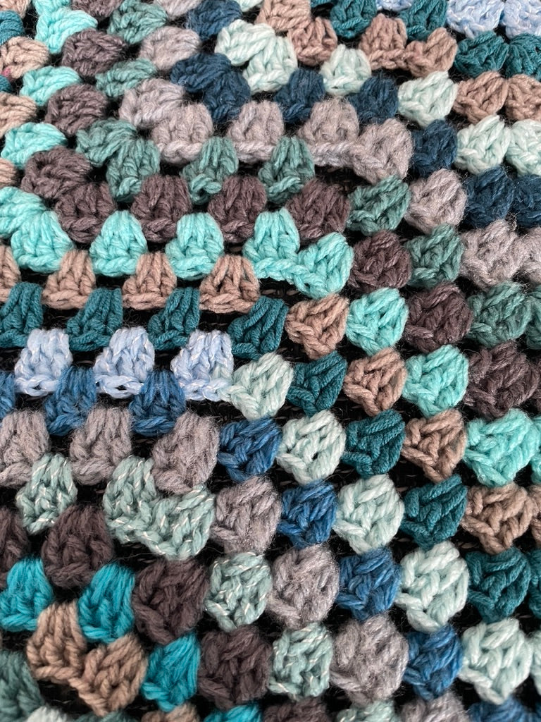 Gehäkelte Stern-Decke – 8 Zacken in Blau/Grau/Türkis | Granny-Stitch