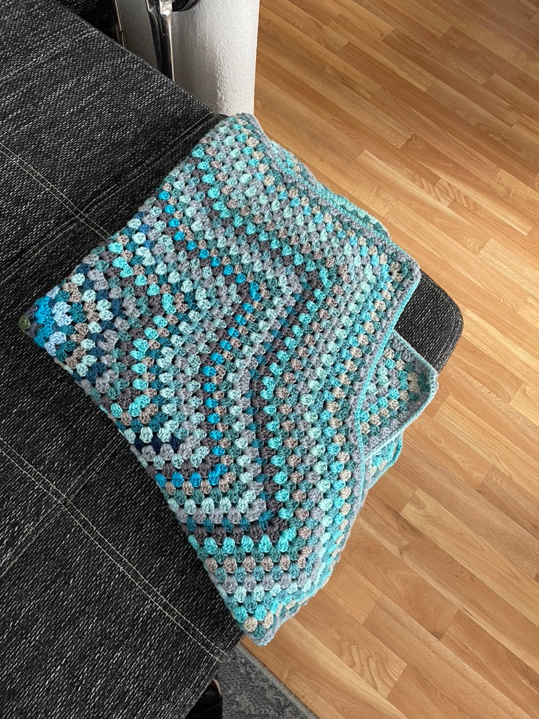 Gehäkelte Stern-Decke – 8 Zacken in Blau/Grau/Türkis | Granny-Stitch