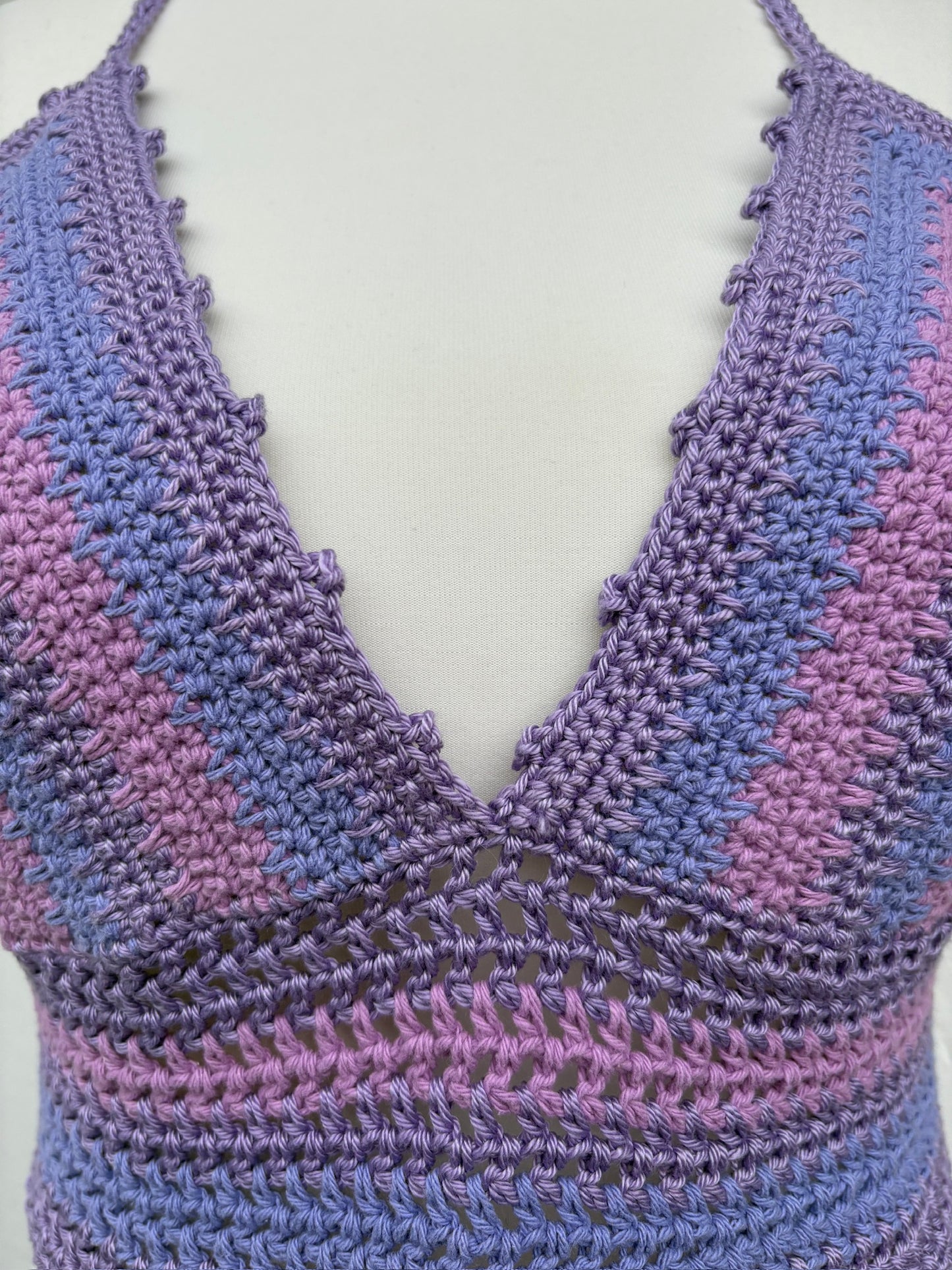 Häkel-Bralette Lila/Flieder – Feste Cups & Luftiger Netz-Body | Größe M