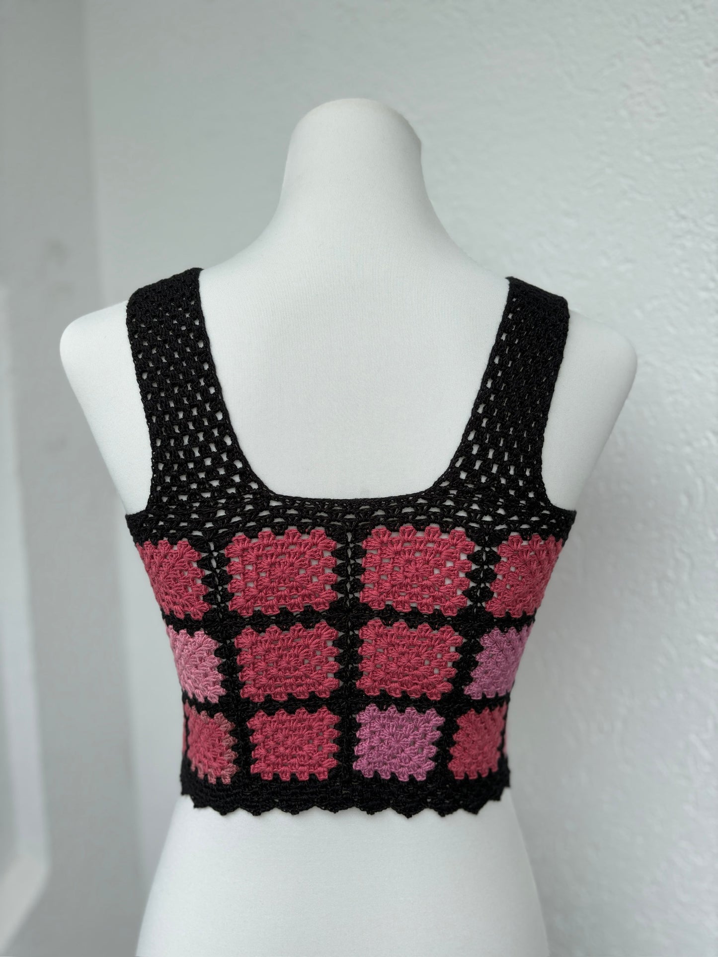 Gehäkeltes Granny-Square Top – Bunt & Handgemacht | Größe S/M