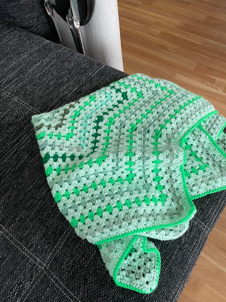 Gehäkelte Stern-Decke – 8 Zacken in Hellgrün | Granny-Stitch