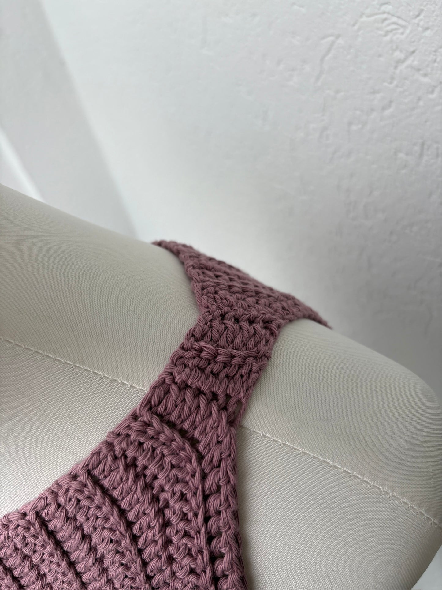 Asymmetrisches Häkel-Oberteil – Schulterfrei in Mauve | Größe S