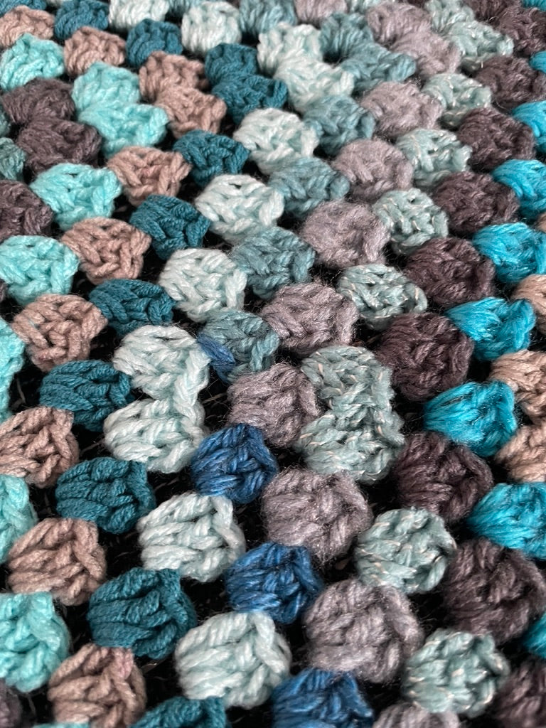 Gehäkelte Stern-Decke – 8 Zacken in Blau/Grau/Türkis | Granny-Stitch