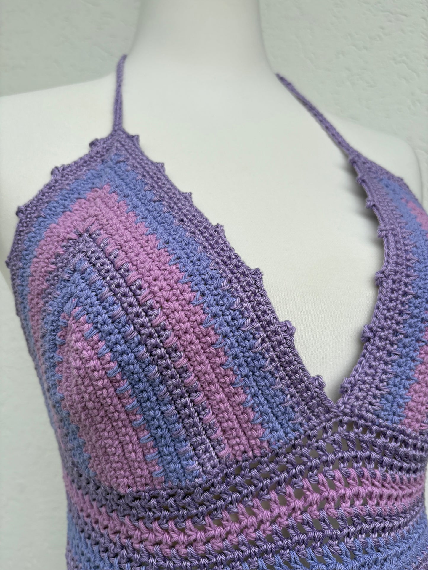 Häkel-Bralette Lila/Flieder – Feste Cups & Luftiger Netz-Body | Größe M
