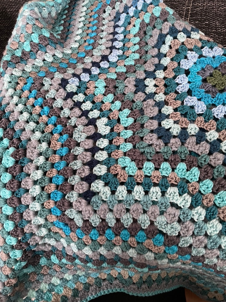 Gehäkelte Stern-Decke – 8 Zacken in Blau/Grau/Türkis | Granny-Stitch