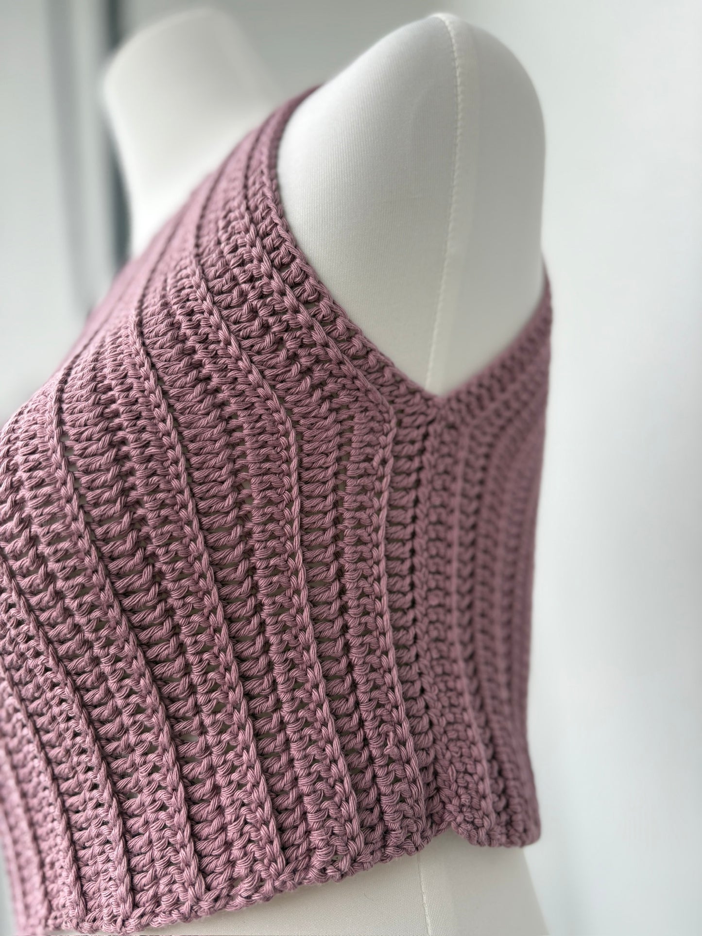 Asymmetrisches Häkel-Oberteil – Schulterfrei in Mauve | Größe S