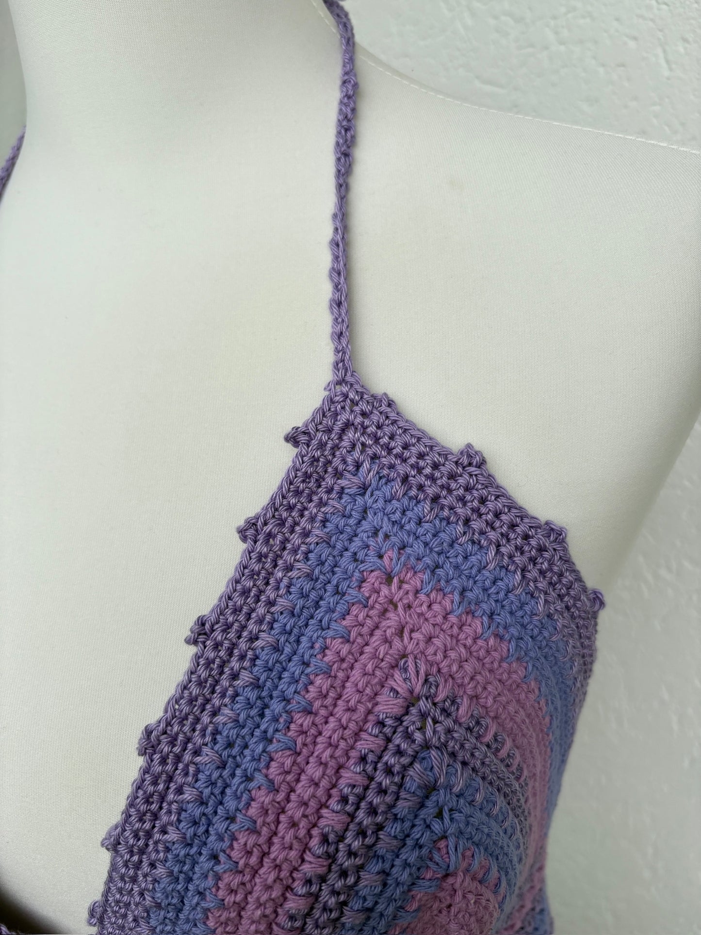 Häkel-Bralette Lila/Flieder – Feste Cups & Luftiger Netz-Body | Größe M